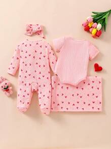 SHEIN 嬰兒女孩粉色心形連身衣套裝，配配套帽、紗布毯及禮品袋- 4件裝 - 粉色 - 查看 2