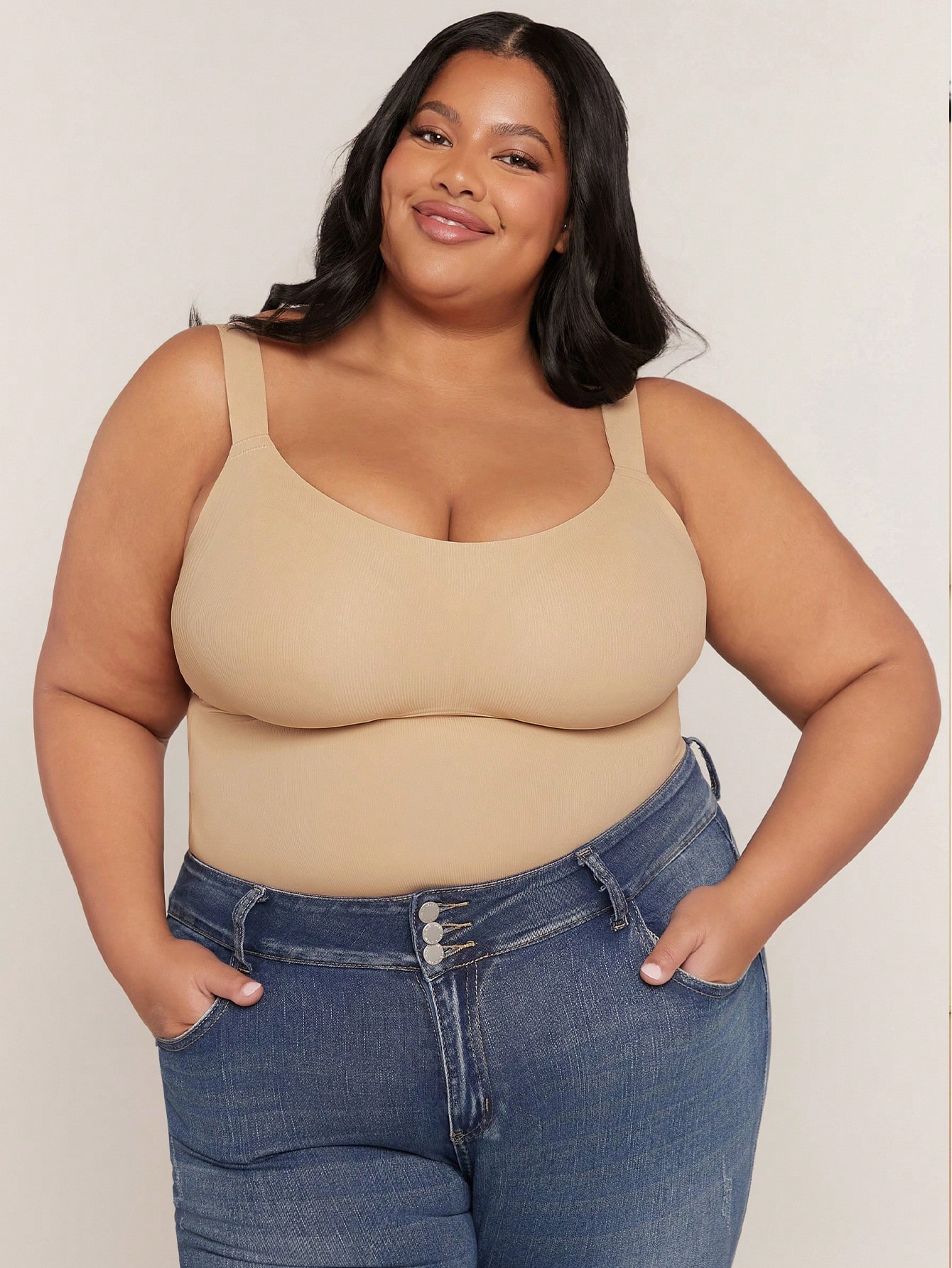 Große Größen Dream Curve 2ndHaut nahtloser und drahtloser Rundhals Basic Workout Sport Träger-Top mit BH als Oberbekleidung BH-frei