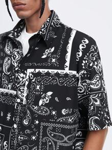 Manfinity VCAY Men Summer Casual Loose Fit Vacation Shirt With Paisley Print Short Sleeves - Black - View 4