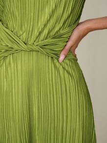 SHEIN Privé Summer Women Pleated Solid Color One Shoulder Sleeveless Waist Twist Asymmetrical Hem Fashion Dress
