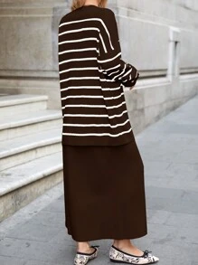 SHEIN Cottnline مجموعة كنزة مريحة فضفاضة مخططة للسيدات وتنورة محبوكة - بني - مشاهدة 3