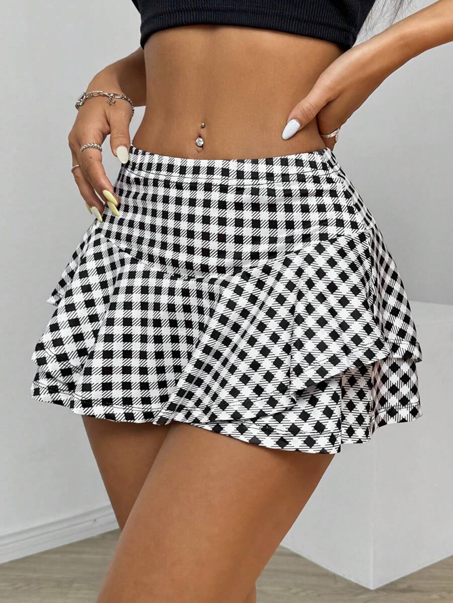 SHEIN EZwear Women Fashionable Black And White Checkered Printed Ruffled Shorts - Black and White - View 1