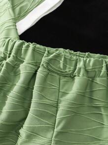 SHEIN BOY Casual Sports Campus Street Style Cute Holiday Green And White Color-Blocking T-Shirt With Embroidery, White Edging And Wave-Like Round Collar Short-Sleeve T-Shirt And White Edging Green Shorts, Suitable For Daily Life, School, Travel, Sports And Spring/Summer Season.
