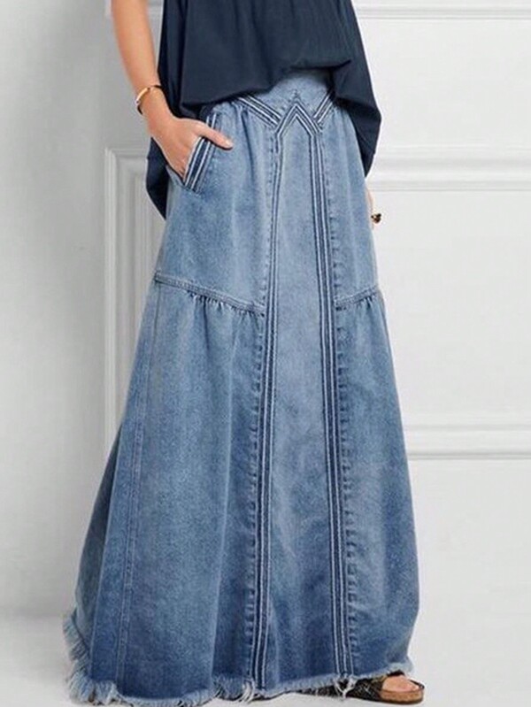 Denimrock Mit Rauem Saum Und Schräger Tasche