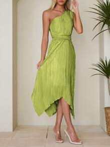 SHEIN Privé Summer Women Pleated Solid Color One Shoulder Sleeveless Waist Twist Asymmetrical Hem Fashion Dress