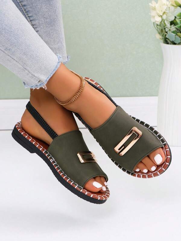 Sandales plates pour femmes, boucle élastique blanche pour dames, pantoufles plates sans motif glissantes et anti-dérapantes avec bout ouvert, conviennent pour une utilisation intérieure et extérieure