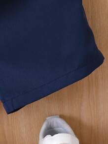 SHEIN 2入組男童休閒恐龍及車印花撞色裝飾短袖Polo衫和短褲，適合校內外、春夏季穿著 - 白色 - 查看 5