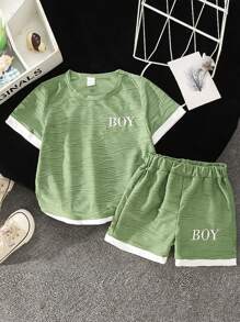 SHEIN BOY Casual Sports Campus Street Style Cute Holiday Green And White Color-Blocking T-Shirt With Embroidery, White Edging And Wave-Like Round Collar Short-Sleeve T-Shirt And White Edging Green Shorts, Suitable For Daily Life, School, Travel, Sports And Spring/Summer Season.