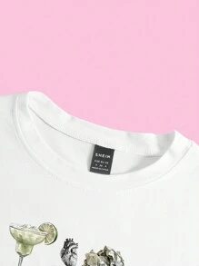 Flirla Camiseta Cropped Slim Fit Estampada com Bola Metálica e Letras, Gráficos Femininos de Verão