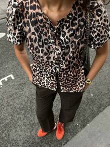 Lässiges Sommerhemd Mit Puffärmeln Und Leopardenmuster