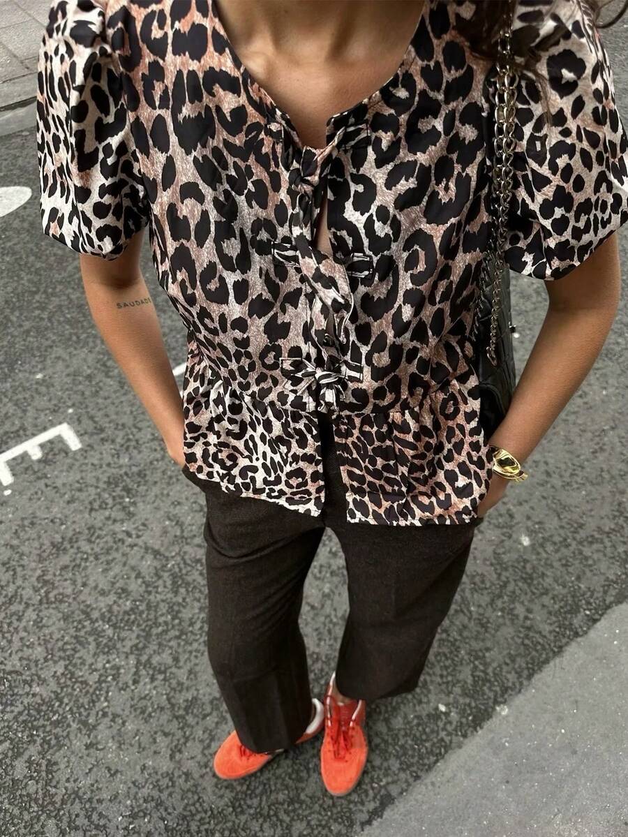 Lässiges Sommerhemd Mit Puffärmeln Und Leopardenmuster