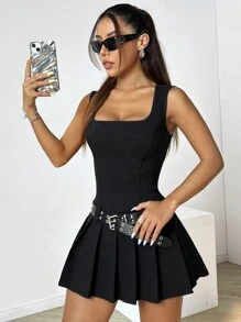 SHEIN EZwear Vestido de verano para mujer de estilo universitario sin mangas con cuello cuadrado, dobladillo plisado y en unicolor