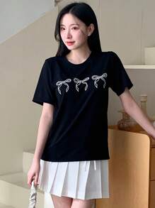 DAZY Women Loose-Fit Round Neck T-Shirt With Bow Detail Print And Bow Decoration Cute Tops