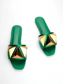Sandalias planas elegantes de mujer con hebilla de hardware dorado, tela verde sardina y punta cuadrada, cómodas y de moda, para atuendos de primavera y verano - Verde - Ver 3