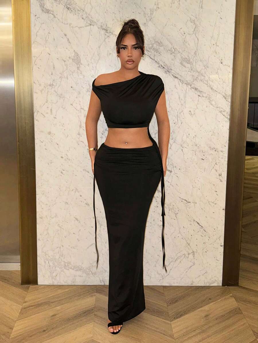 SHEIN SXY Conjunto de top corto de manga corta con cordón asimétrico y falda larga para mujer en verano - Negro - Ver 1
