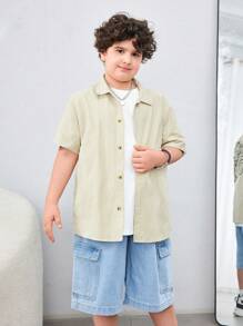 SHEIN 適合青少年男孩的加大碼休閒虎紋和字母印花短袖衬衫，帶有領子和鈕扣