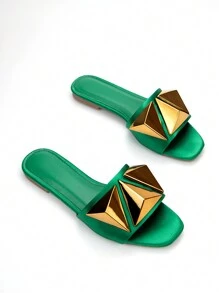 Sandalias planas elegantes de mujer con hebilla de hardware dorado, tela verde sardina y punta cuadrada, cómodas y de moda, para atuendos de primavera y verano - Verde - Ver 2