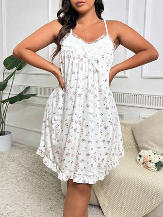 CottageSlumber Sukienka piżamowa z koronką kontrastową i drobnym kwiatowym nadrukiem w dużym rozmiarze, idealna do noszenia w domu latem, sukienka nocna Moo Moo