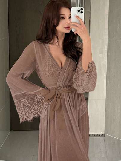 DAZY 性感透视亮丝材质拼布蕾丝束腰睡裙睡衣