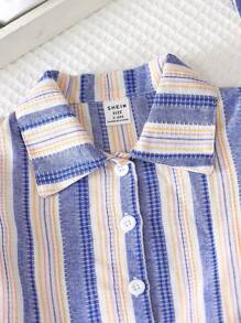 SHEIN Vintaside Kids Set di 3 pezzi per bambino, costituito da maglietta a manica corta e pantaloncini e cappello in tessuto a righe testurizzato per la moda della primavera e dell'estate