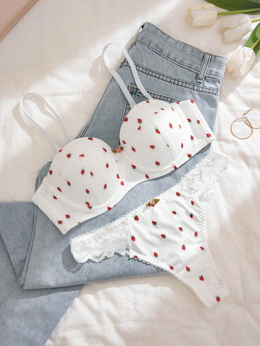 PetitDoll 女士蕾丝拼接草莓印花钢圈文胸和内裤套装（2 件），内衣，可爱 - 白色 - 查看 1