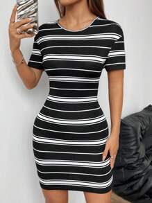 SHEIN EZwear Vestido de punto negro y blanco con ajuste al cuerpo para mujer - Blanco y Negro - Ver 1