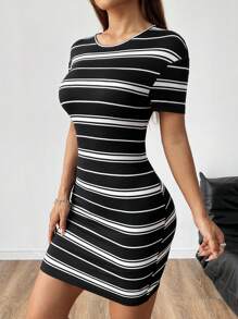 SHEIN EZwear Vestido de punto negro y blanco con ajuste al cuerpo para mujer - Blanco y Negro - Ver 4