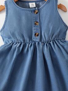 Vestido de mezclilla sin mangas simple para niña bebé con bolsa cruzada en forma de corazón - Azul lavado medio - Ver 7