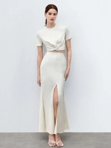 BizChic Women Solid Color Simple Twisted Short Sleeve T-Shirt And Slit Skirt Two-Piece Set For Spring And Summer