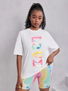 SHEIN Maglietta oversize per ragazza in tinta unita bianca e rosa con effetto tie-dye, abbinata a pantaloncini da ciclista per un look casual e sportivo da strada