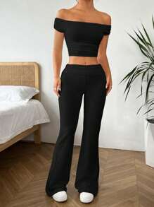 SHEIN EZwear Conjunto casual de dos piezas para mujer, con top corto de ajuste ceñido, de unicolor, con hombros descubiertos y mangas cortas arrugadas, y pantalones acampanados