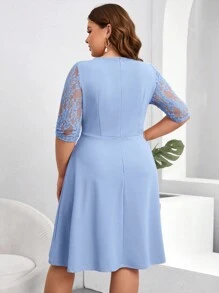 SHEIN Clasi 大尺碼純色凹口領蕾絲拼接連衣裙 - 淺藍色 - 查看 2