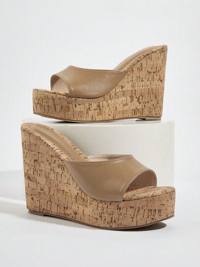 Sandali scivolati con zeppa alta e pantofole confortevoli con suola spessa antiscivolo, nuove scarpe basse khaki colorate per donne con cinghia larga, semplici e versatili, adatte per uso interno ed esterno.