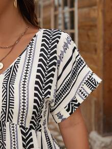 SHEIN LUNE 大尺碼女性民族風復古波西米亞花紋條紋休閒黑白裙 - 黑與白 - 查看 6