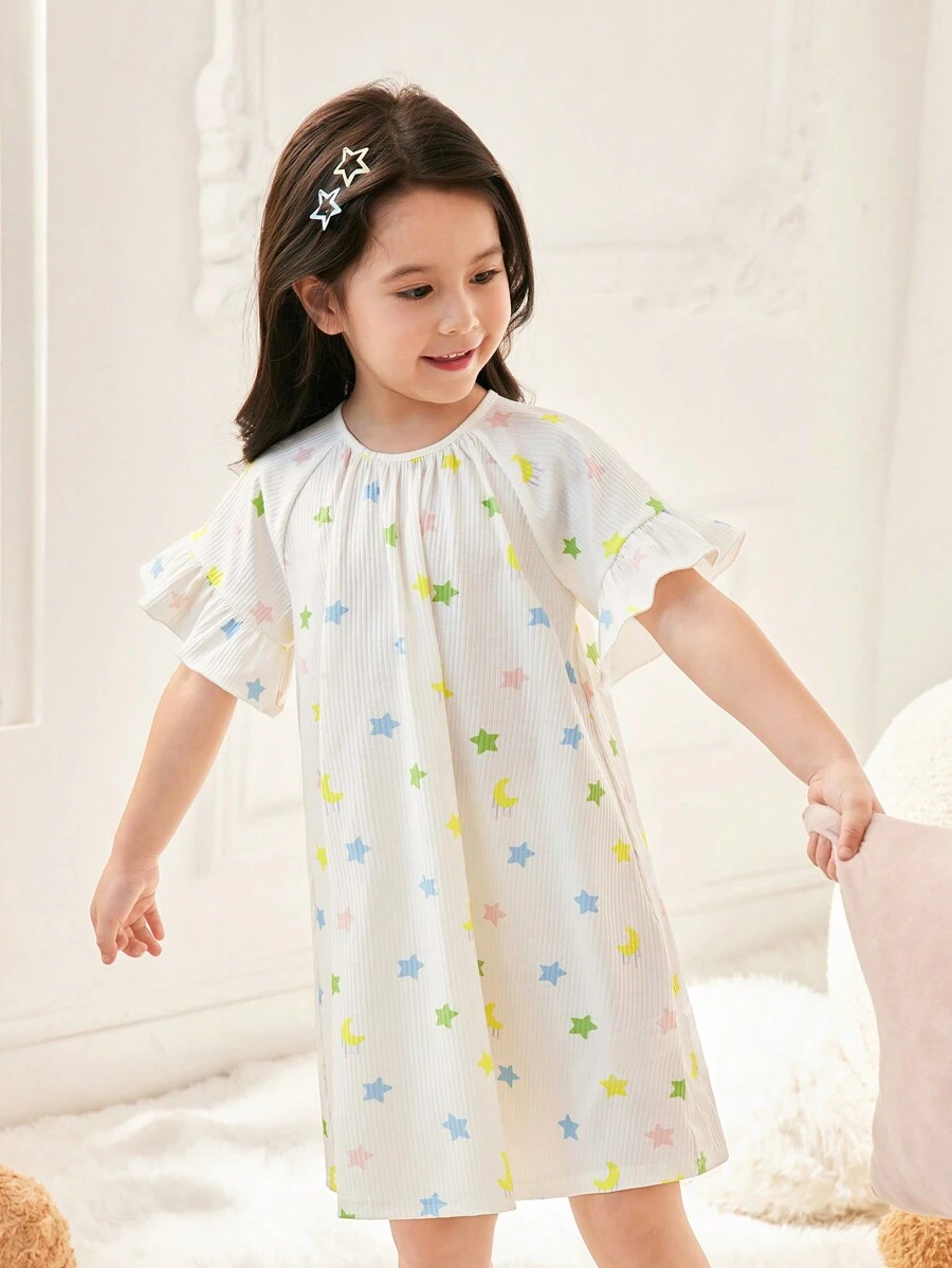 SHEIN Cô Gái Trẻ Mùa Hè Slouchy Thường Ngày Đầy Màu Sắc Họa Tiết Ngôi Sao Tay Viền Ruffle Edge Dệt Kim Váy Ngủ - trắng - Xem 1