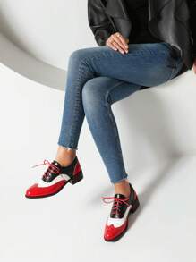 Women Flat Oxford Shoes Retro British Style Small Leather Shoes Thick Heels With Lace-Up And Color Block Design