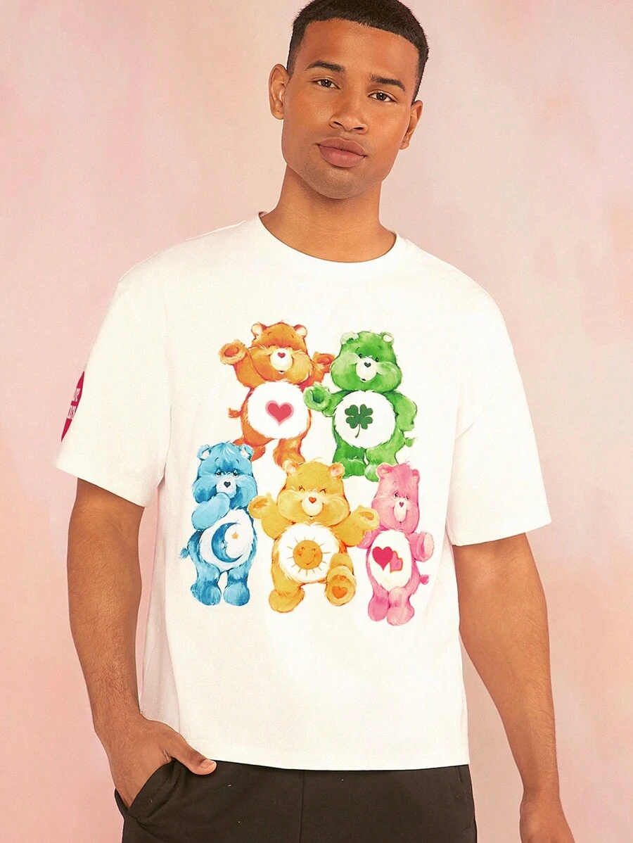 SHEIN X Care Bears Camiseta blanca de manga corta floja casual para hombre con estampado de oso Care Bear de patrón veraniego y divertido de dopamina - Blanco - Ver 1