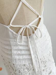 Soleia Robe chemisier blanche pour femme, sans manches à plis plats en dentelle croisée dans le dos et en V, parfaite pour la saison des mariages - Blanc - Voir 4