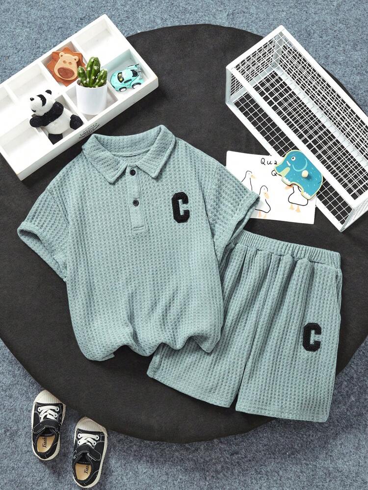 Young Boy 2pcs/Set Korean-Style Polo Collared Short Sleeve Top And Shorts With Clean Color, Loose Fit And Comfortable Texture, Suitable For Going To School, Vacation, Party, And Home Wear. Suitable For Spring And Summer.