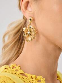 MOTF PREMIUM TWO TONE PLATED FLORAL HOLLOW OUT PENDANT EARRINGS - Yellow Gold - View 8