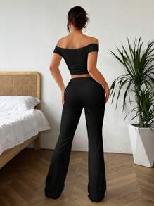 SHEIN EZwear Conjunto casual de dos piezas para mujer, con top corto de ajuste ceñido, de unicolor, con hombros descubiertos y mangas cortas arrugadas, y pantalones acampanados