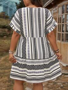 SHEIN LUNE 大尺碼女性民族風復古波西米亞花紋條紋休閒黑白裙 - 黑與白 - 查看 2