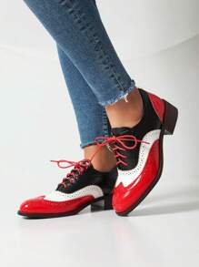 Women Flat Oxford Shoes Retro British Style Small Leather Shoes Thick Heels With Lace-Up And Color Block Design