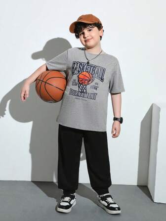 SHEIN Tween jongens uitgebreide maat sportbasketbalpatroon casual T-shirt en broek, 2-delige set