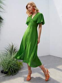 SHEIN VCAY فستان اكمام فراشة زرار وهمي بحافة شق