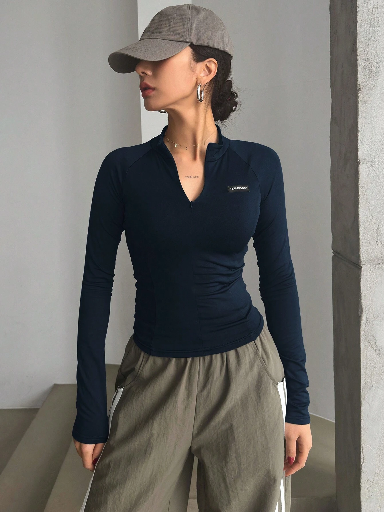 Zeagoo Maglietta Donna Maniche Lunghe – Scollo A V, Aderente, A Coste, Tinta Unita – Grigio Chiaro, Taglia M – Casual E Versatile - 3