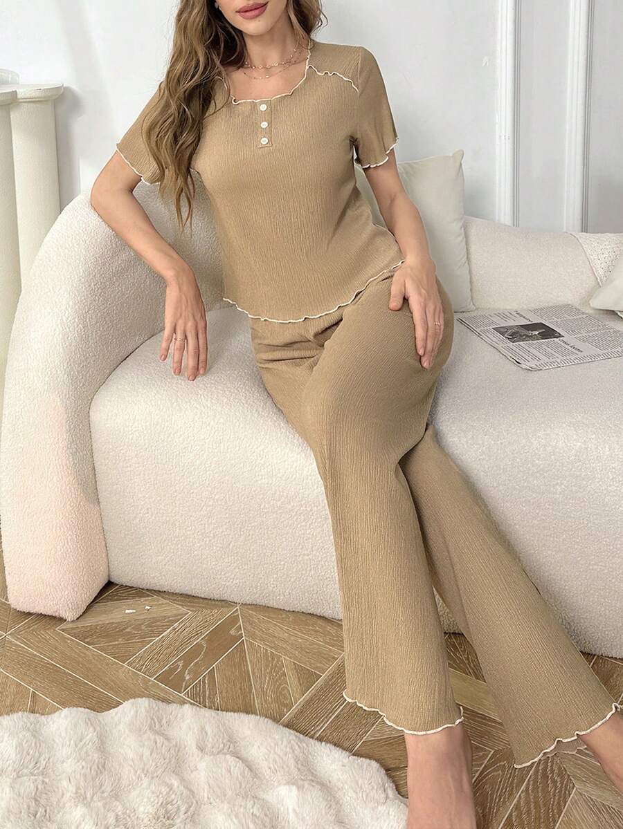 Bộ đồ mặc nhà có nút trang trí cạnh tương phản tay ngắn và quần dài có họa tiết xếp li - Màu Khaki - Xem 1