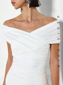 MISSGUIDED Vestido midi con hombros descubiertos fruncidos, abertura lateral - Blanco - Ver 3