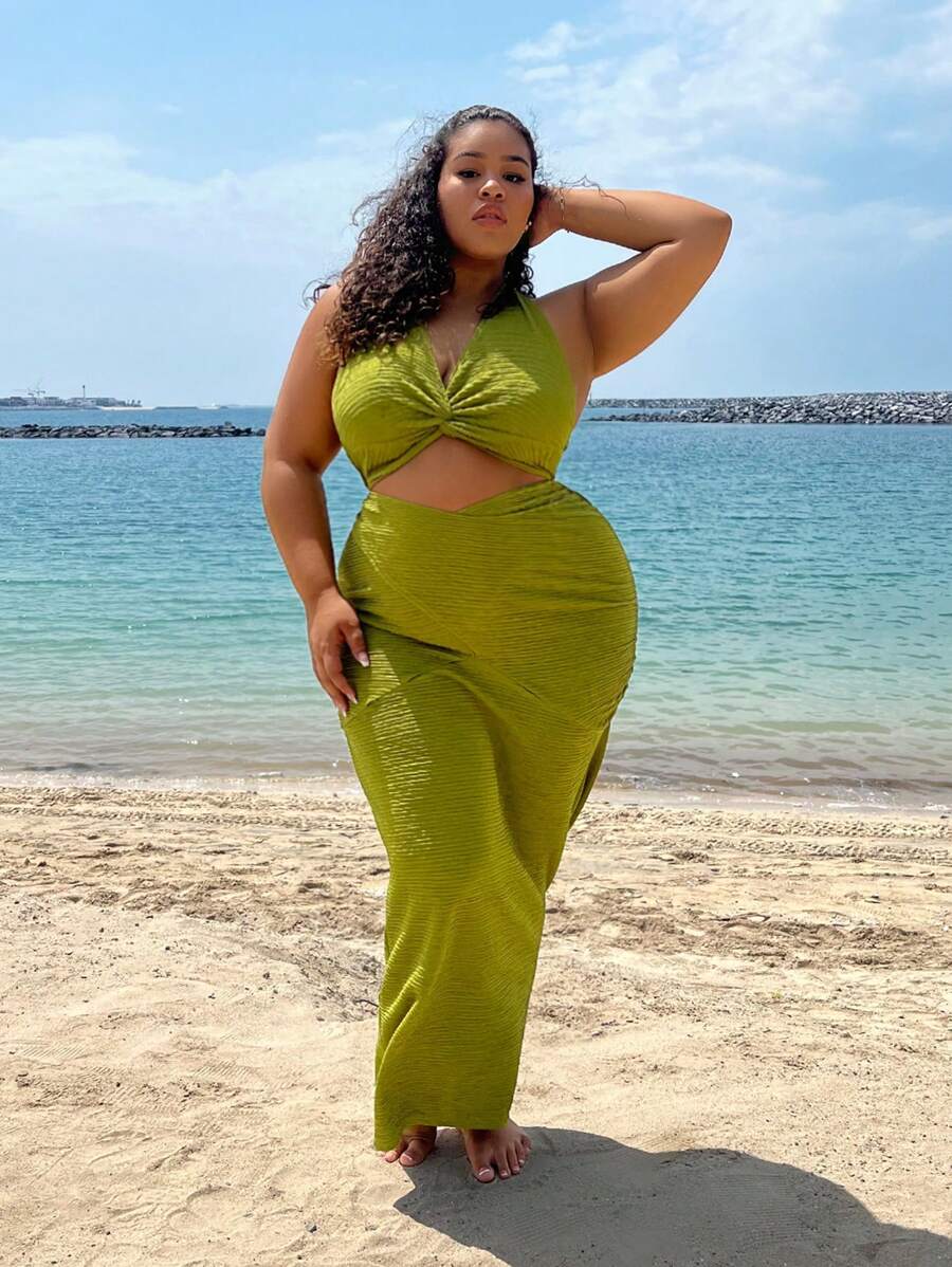 SHEIN SXY Plus Size Halter Neck Texture Fabric Halter Top & Skirt Two Pieces Set,Holiday Outfits Boho - Green - View 1