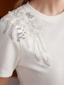 MOTF PREMIUM Camiseta con detalles de perlas y lentejuelas simuladas - Blanco - Ver 3